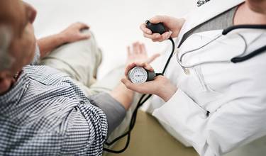 Weißkittelhypertonie kann ein Alarmsignal sein